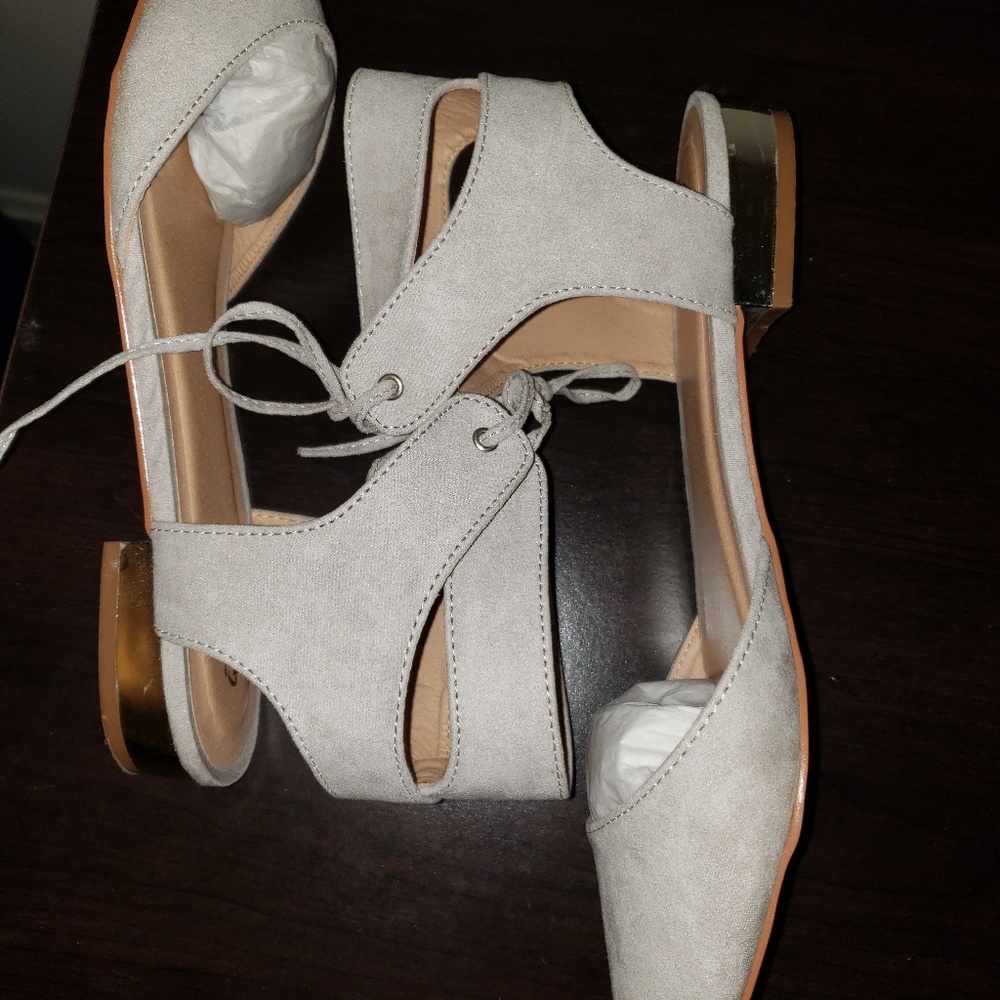 Shoes - Picture 3 of 4